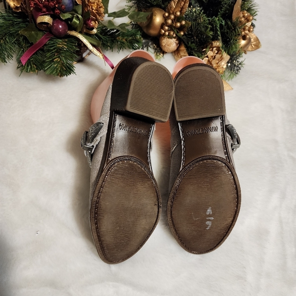 Minnetonka shoes for women siempre 5.5 - Picture 4 of 6
